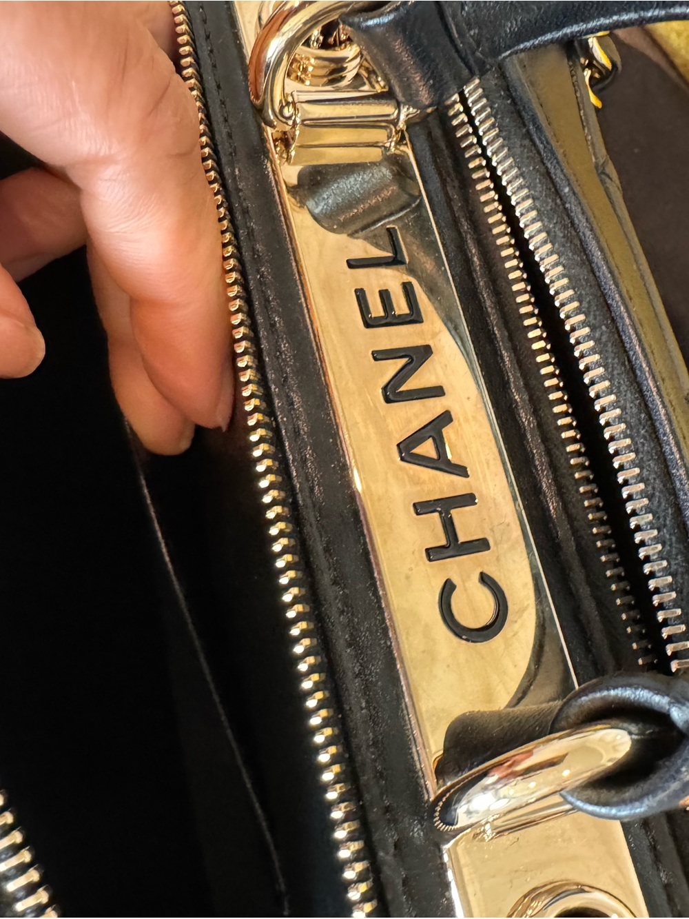 💯% Authentic CHANEL Lambskin Quilted Small Trendy CC Bowling Bag in Black. - Picture 6 of 8